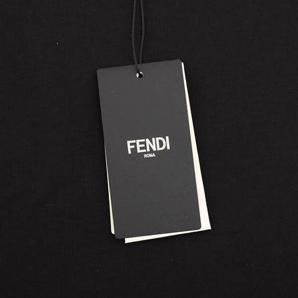 フェンディ バッグ バグズ ロゴ コットン Tシャツ 偽物 fez75000